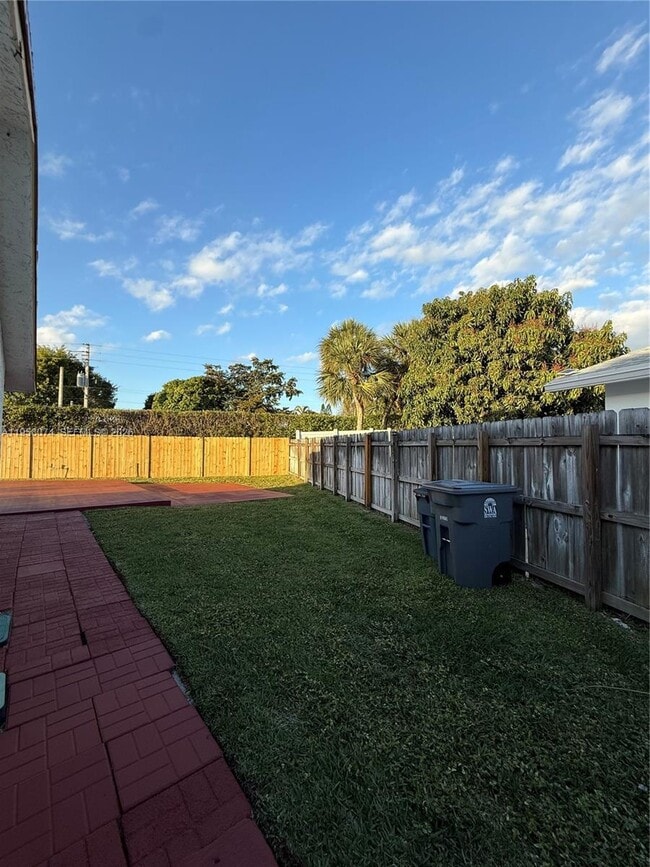 Building Photo - 19253 Carolina Cir