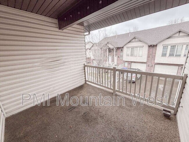 Building Photo - 208 Lyman Ln