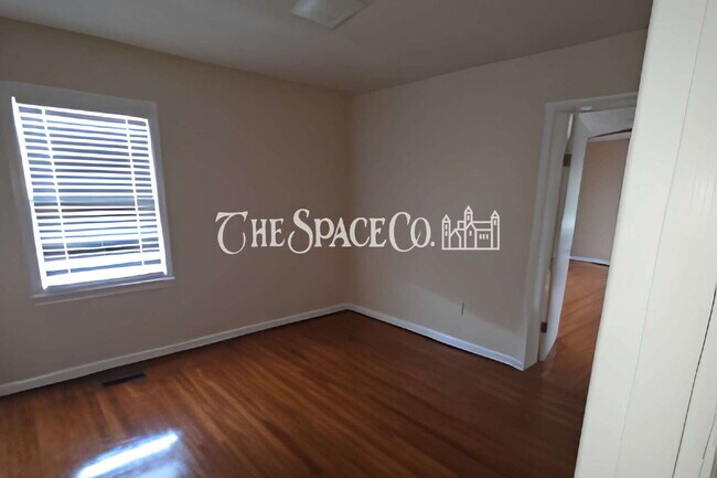 Building Photo - 1144 Crull Dr
