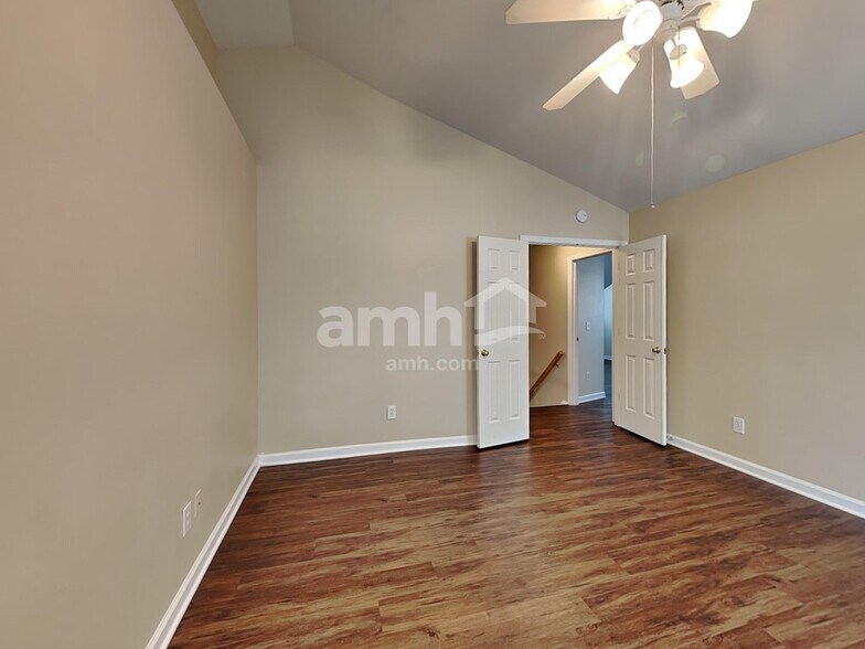 Building Photo - 7 Oleander Pt