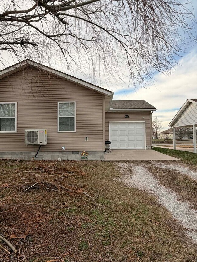 Building Photo - 2121 S Kentucky Ave