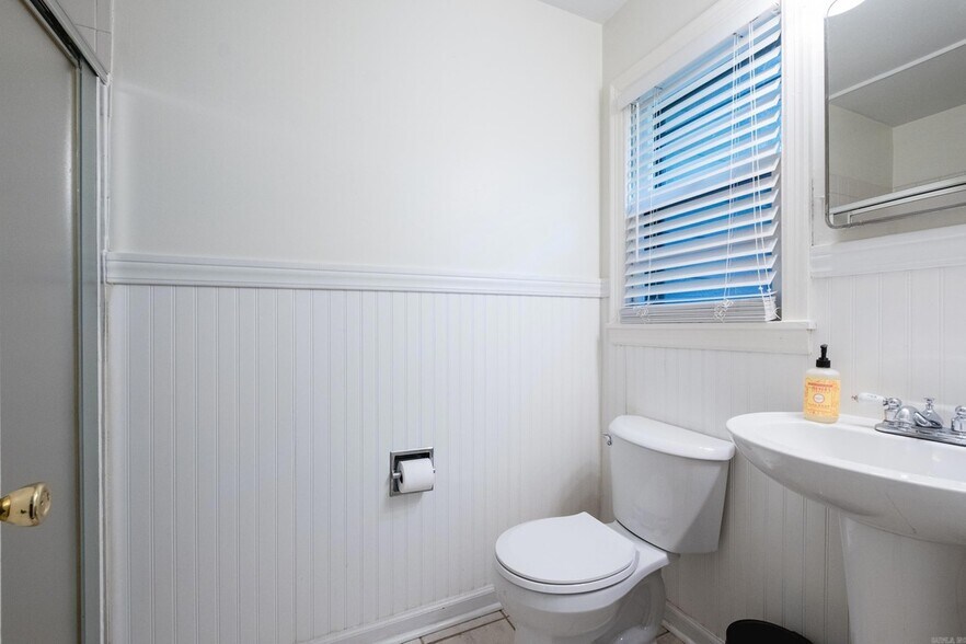 Building Photo - 2100 Durwood Rd