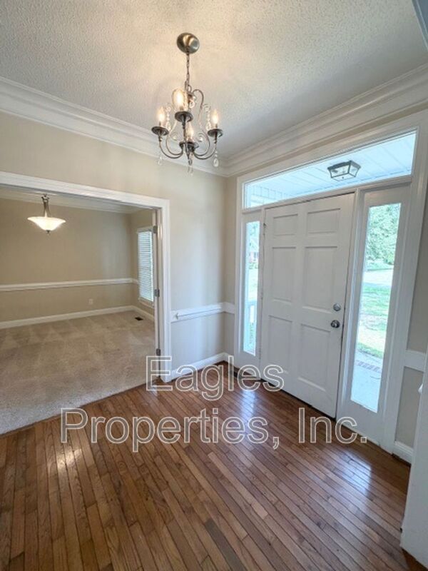 Building Photo - 242 N Marion Dr