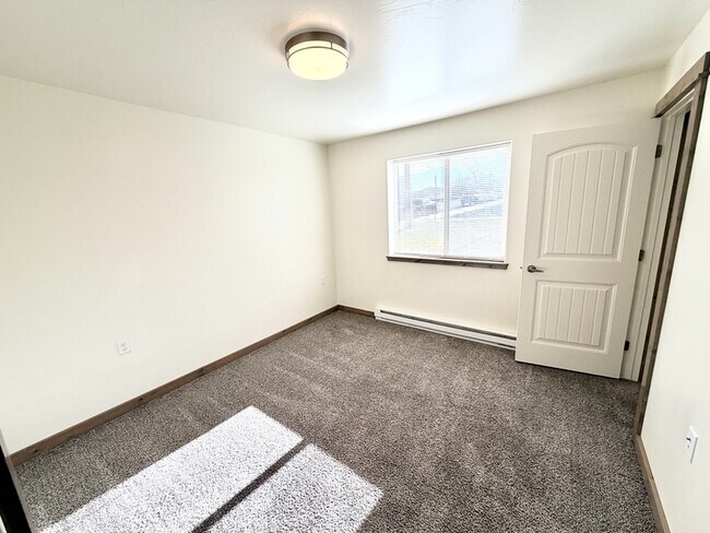 Building Photo - 901 Gibbon St