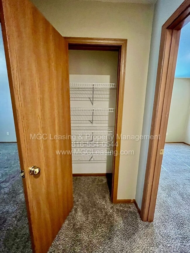 Building Photo - 213-215 Aaron Ln