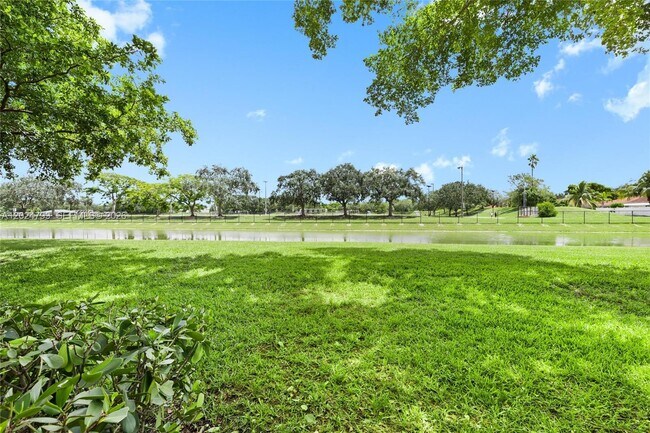 Building Photo - 1025 Coral Club Dr