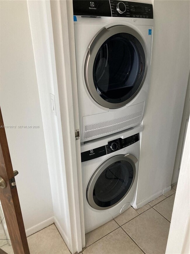 Building Photo - 2333 Brickell Ave