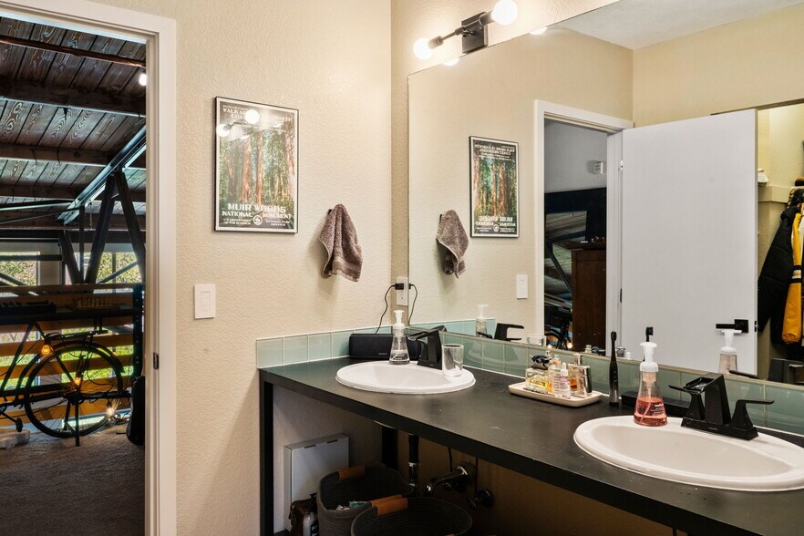 Building Photo - 3033 Blake St