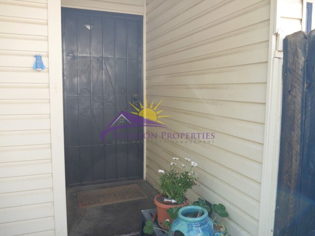 Building Photo - 3 Bed 3 Bath 1,411 Sq. Ft. Rancho Cordova ...