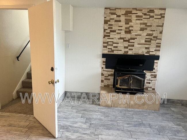 Building Photo - 270 Country Club Dr