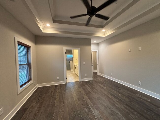 Building Photo - Stunning 4-Bedroom Home in Piney Flats with Mountain Views