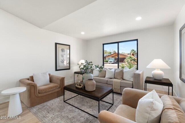 Building Photo - 1643 W Griswold Rd