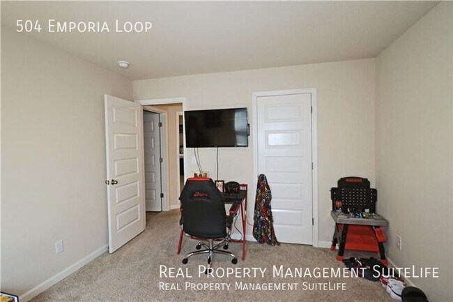 Building Photo - 504 Emporia Loop