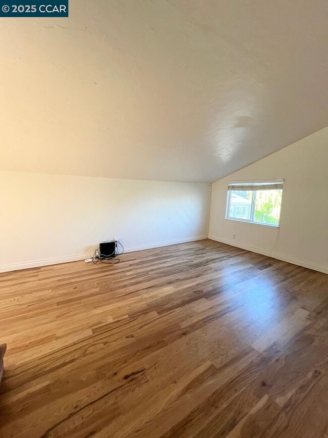 Building Photo - 438 Ridgeview Dr