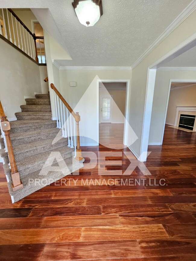 Building Photo - Beautiful 2-Story 4 Bd -2.5 Ba Single Fami...