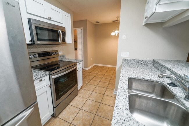 Building Photo - 2738 W Tharpe St