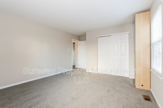 Building Photo - 5 Isla Ct