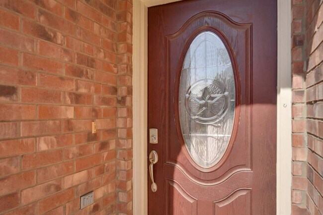 Building Photo - 1705 Fairfax Dr