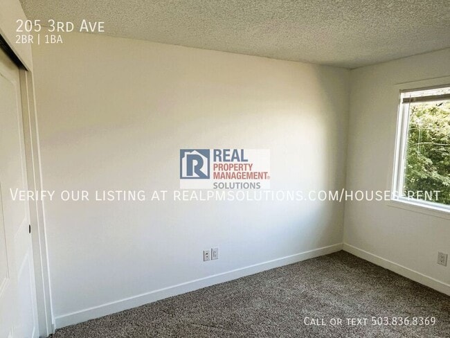 Building Photo - 205 3rd Ave