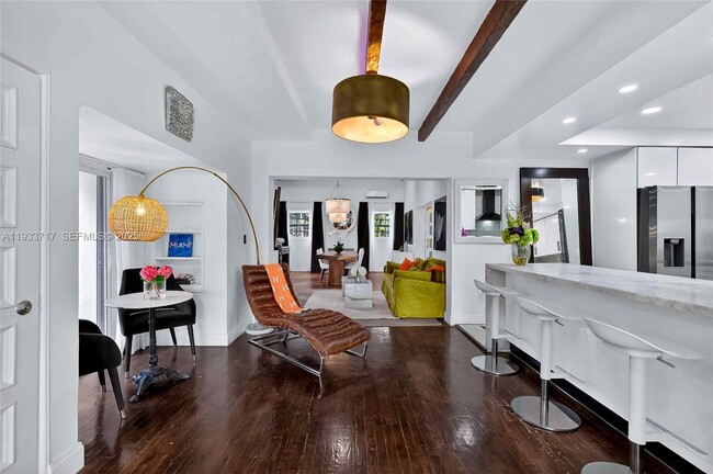 Building Photo - 800 NE 97th St