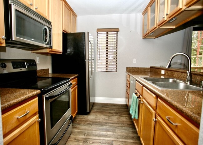 Building Photo - Available Now 2Br 1 Ba Condo with 1c garage