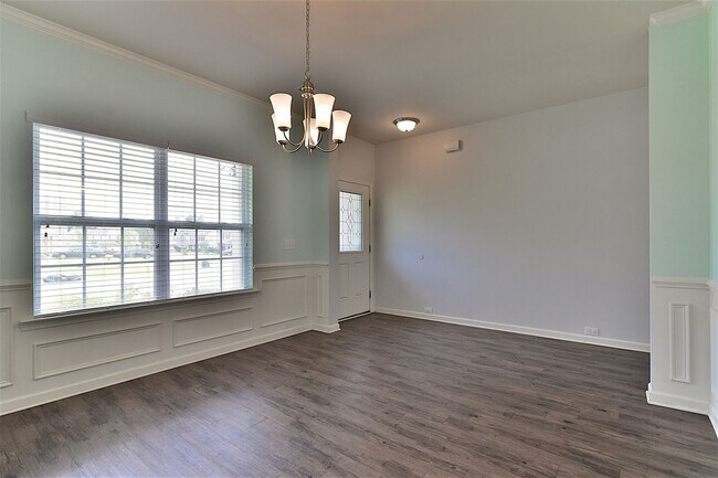 Building Photo - 804 Sunseeker Dr