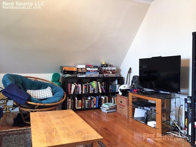 Building Photo - 15 Sargent Ave