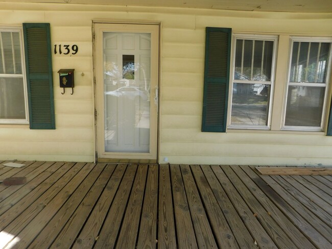 Building Photo - Quaint 3 bedroom/1 bath House in Augusta, KS!