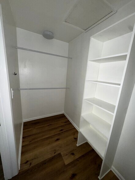 Building Photo - 5840 Allott Ave