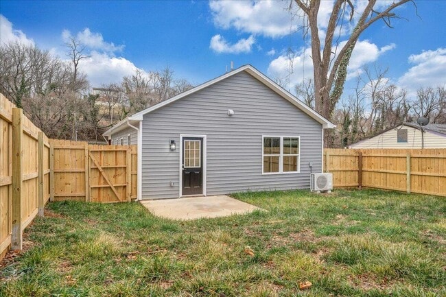 Building Photo - BRAND NEW HOME- 2 Bedroom off Orange Ave