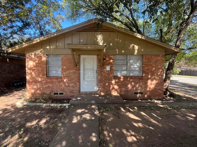 Primary Photo - 1900 Huff St