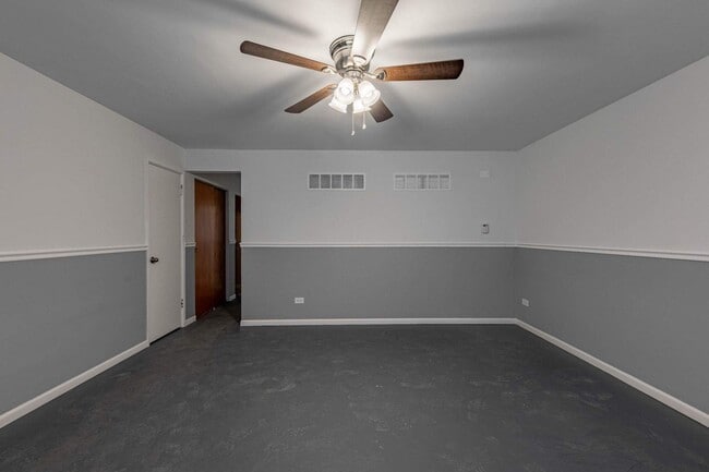 Building Photo - 2655 W 47th St