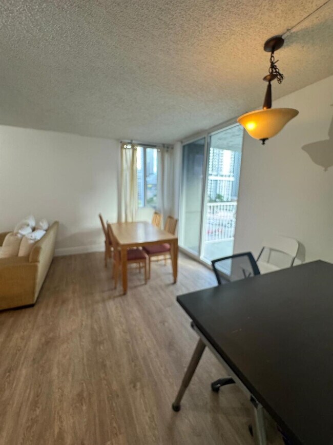 Building Photo - 850 N Miami Ave