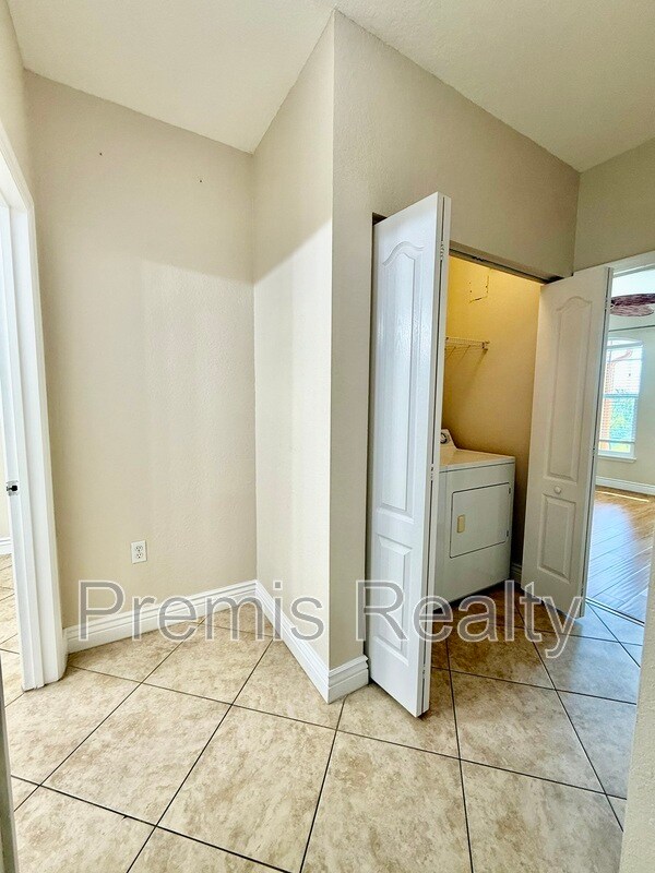 Building Photo - 2721 Via Murano