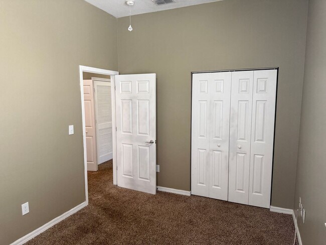 Building Photo - 1808 E Columbus Dr