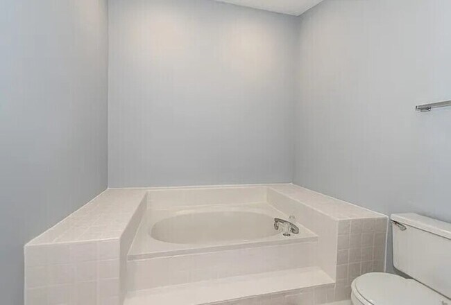 Building Photo - 1732 Chesapeake Ln