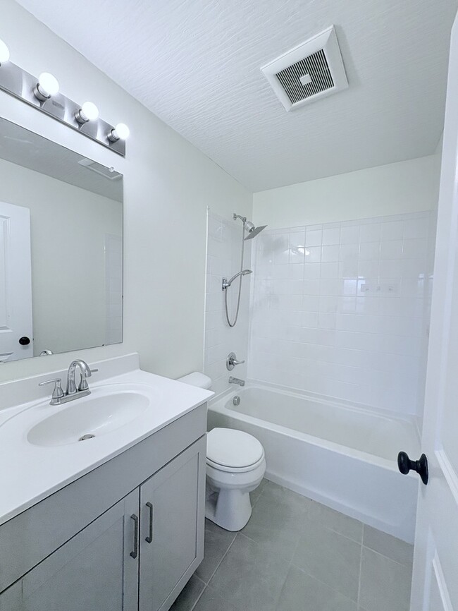 Building Photo - Charming 3BR 2.5BA w/ Pond-View Patio • Fireplace • Loft in Blacklick