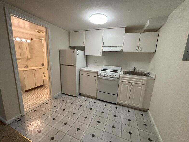 Primary Photo - 1247 Beacon St