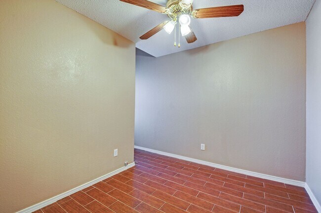 Building Photo - Gorgeous and Spacious Eastside Home for Rent with Refrigerated Air!