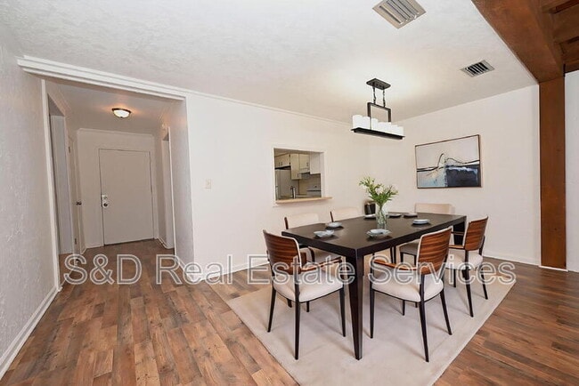 Building Photo - 2249 9th St SE