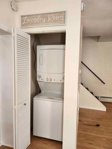 Building Photo - 501 W 21st St