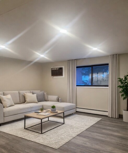 Building Photo - 20 Colonial Dr