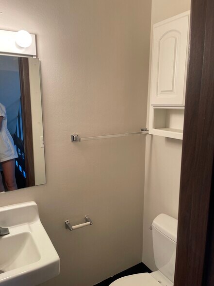 Building Photo - 5914 Anthony Plz