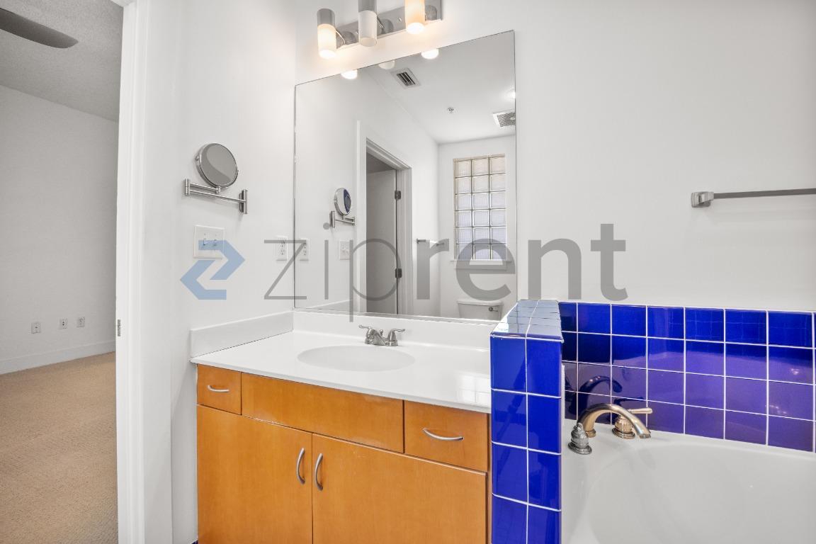 Building Photo - 1501 Doyle Carlton Dr