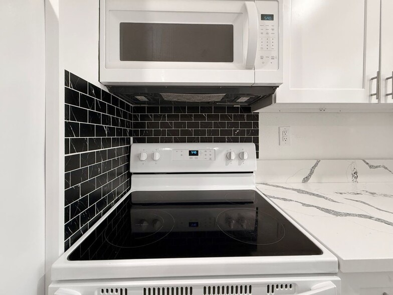 Building Photo - 39572 Armfield Ave