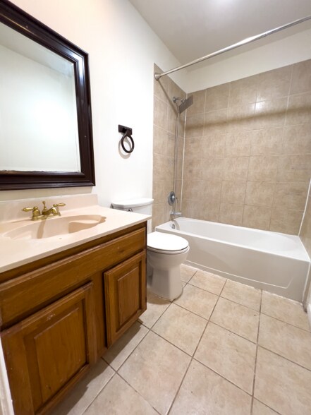 Building Photo - 2827 Waypark Dr
