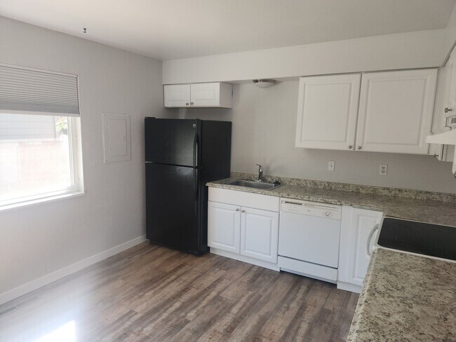 Building Photo - Lovely 4 Bedroom, 2 Bath home available NOW!