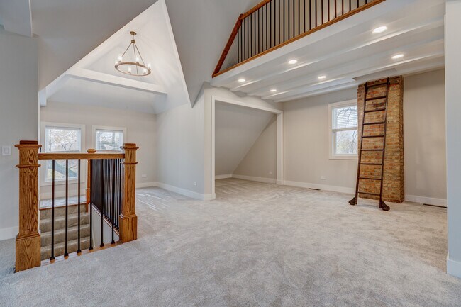 Building Photo - 5241 Lyman Ave