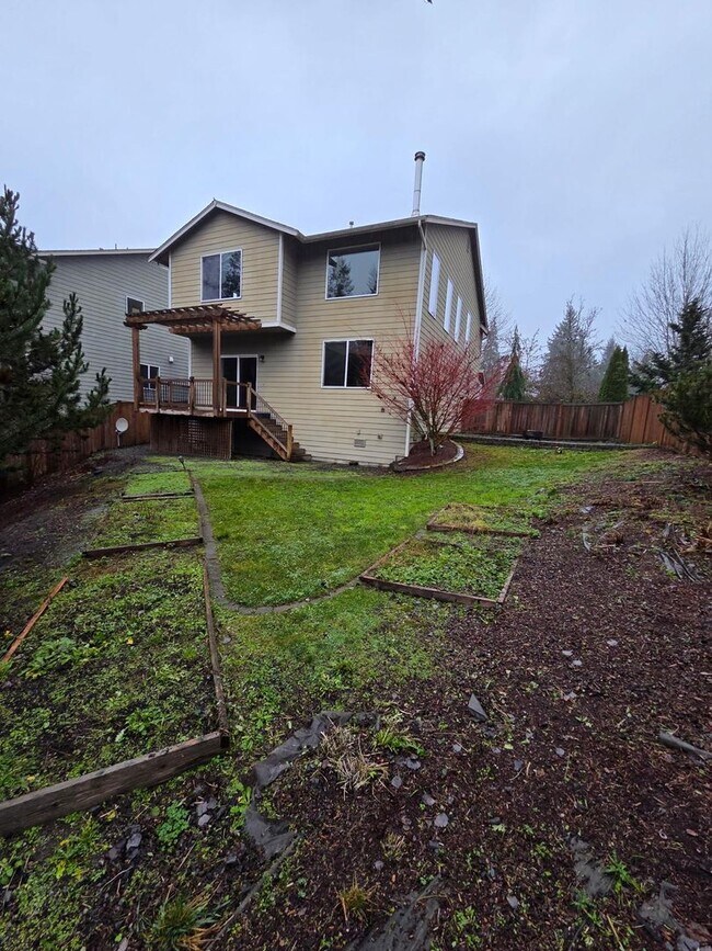 Building Photo - Beautiful 3-Bed Home with Private Yard and Modern Upgrades