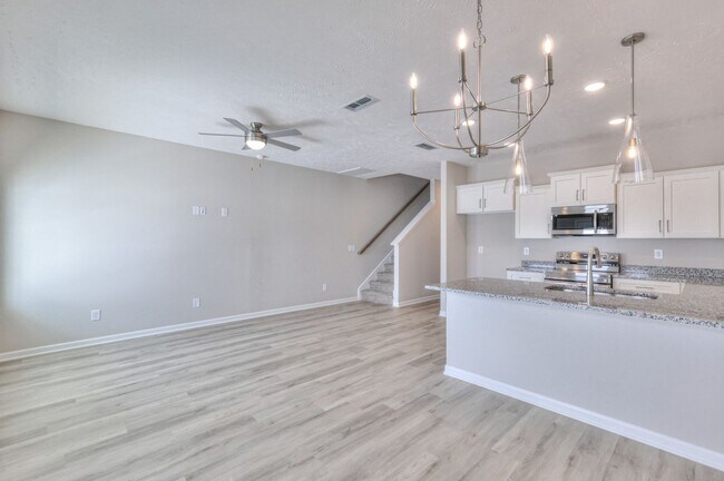 Building Photo - Newly Built 3 Bed 2.5 Bath Townhome in Tullahoma